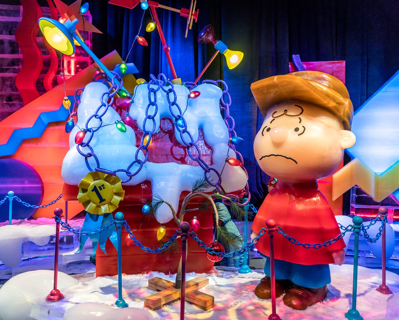 Ledo Skulptūra, Charlie Brown Christmas, Mielas, Animacinio Filmo Herojus, Riešutai, Šventė, Laimingas, Apdaila, Charakteris, Šventinis