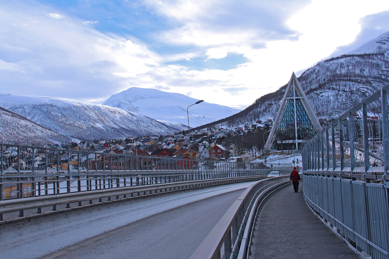 Iconic, Katedra, Tromso Tiltas, Arktinė Katedra, Kvapą Gniaužianti, Vaizdingas, Nuostabus, Sniegas, Raudona, Tradicinis