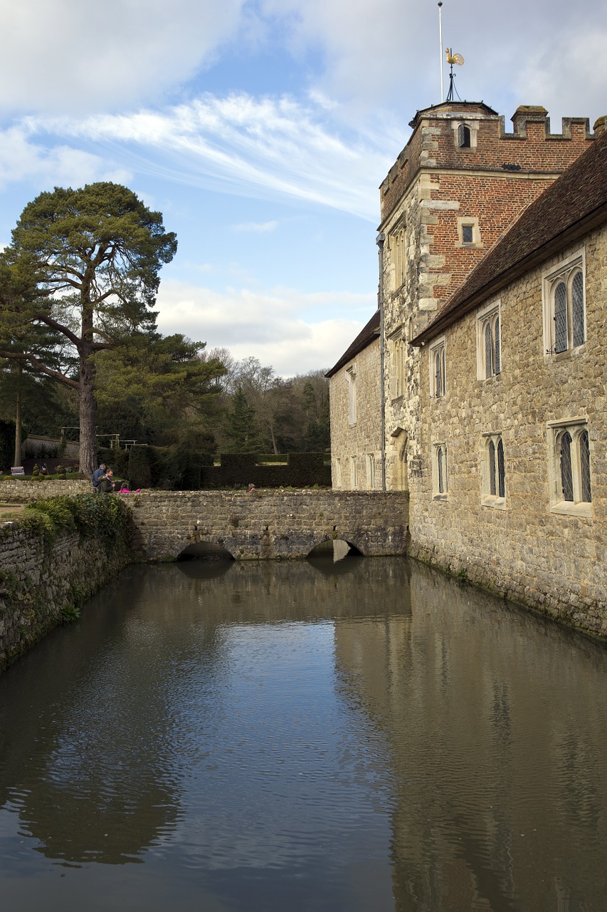 Ightham Mote, Viduramžių Dvaro Rūmai, Mūrinis Mūras, Mūrinis Mūras, Tiltas, Architektūra, Vanduo, Atspindys, Dangus, Kent