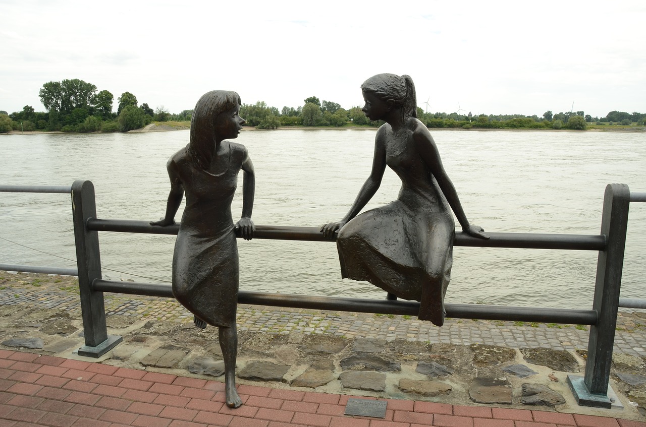 Vaizdas, Statula, Mergaitė, Kalbėti, Tvora, Mergaičių Draugai, Upė, Rinas, Rees, Vokietija