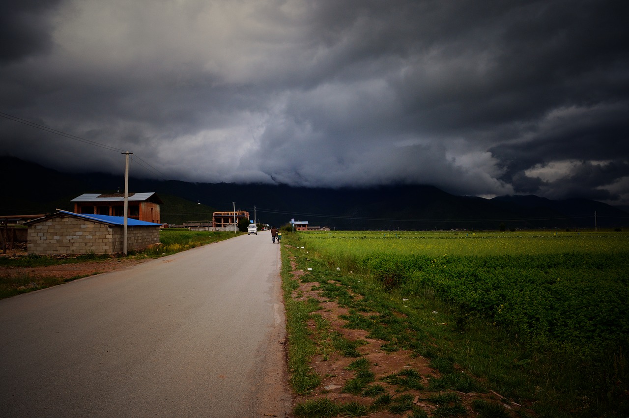 Yunnan Provincijoje, Kelias, Tamsus Debesis, Nemokamos Nuotraukos,  Nemokama Licenzija