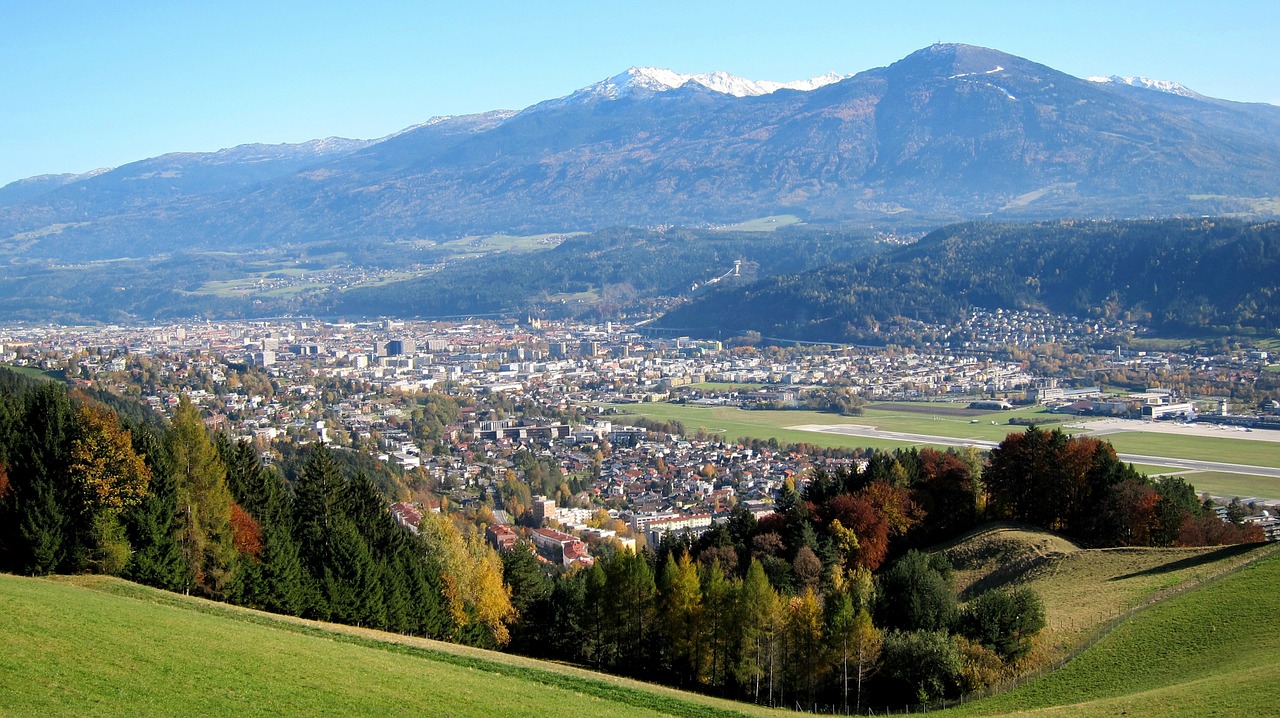 Innsbruck, Austria, Kraštovaizdis, Kalnai, Miestas, Miestai, Pastatai, Slėnis, Miesto, Žolė