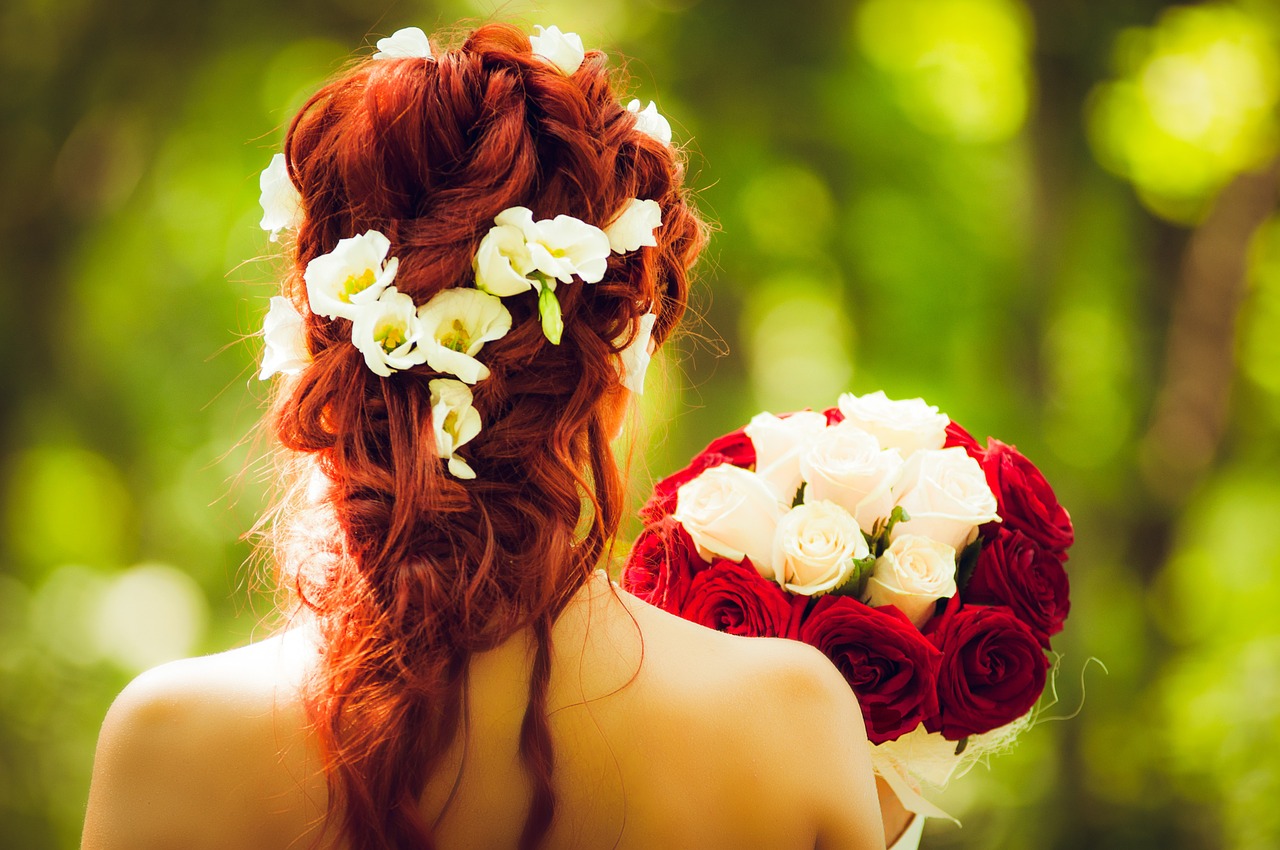 Instagram, Sanglauda, Vestuvės, Gėlės, Plaukai, Raudoni Plaukai, Raudonos Rožės, Gėlių Vainikas, Šukuosenos, Plaukų Šukuosena