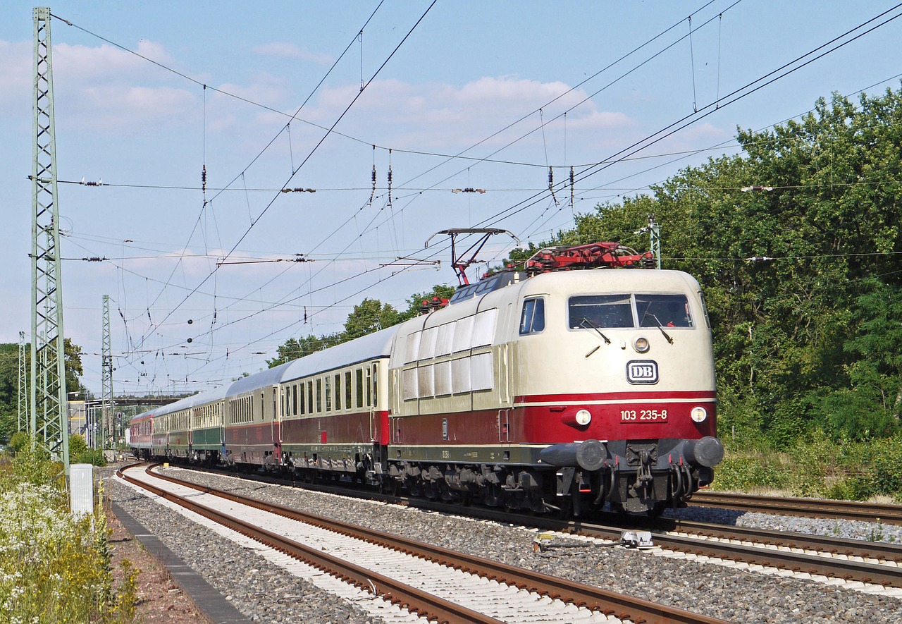 Tarpmiestiniai 1979, Br103, Db, Specialus Naudojimas, Nostalgija, Ic, Deutsche Bundesbahn, Raudona Ir Grietinėlė, Devintojo Dešimtmečio, Traukinys
