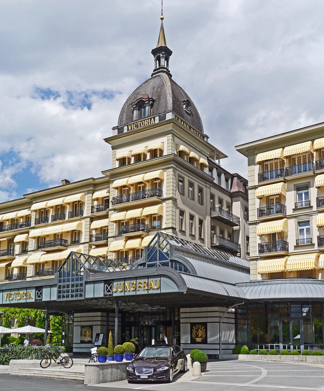 Interlaken,  Grand Hotel,  Victoria Jungfrau,  Pagrindinis Įėjimas,  Architektūra,  Kelionė,  Miestas,  Statyba,  Dangus,  Stadtmitte