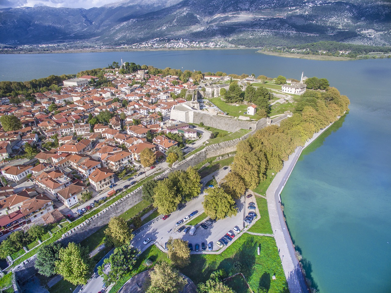 Ioannina, Miestas, Ežeras, Mečetė, Kalytė, Dangus, Graikija, Peizažas, Aerofotografija, Nemokamos Nuotraukos