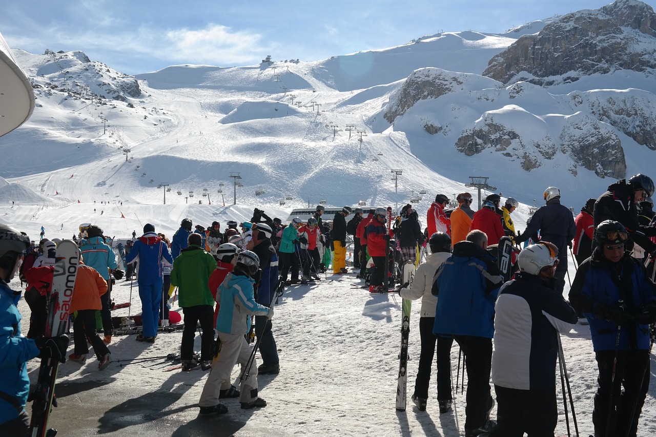 Ischgl, Slidinėjimo Zona, Slidinėjimas, Slidininkų, Slidinėjimo Kurortas, Žmogus, Balta, Šaltas, Žiema, Saulės Šviesa