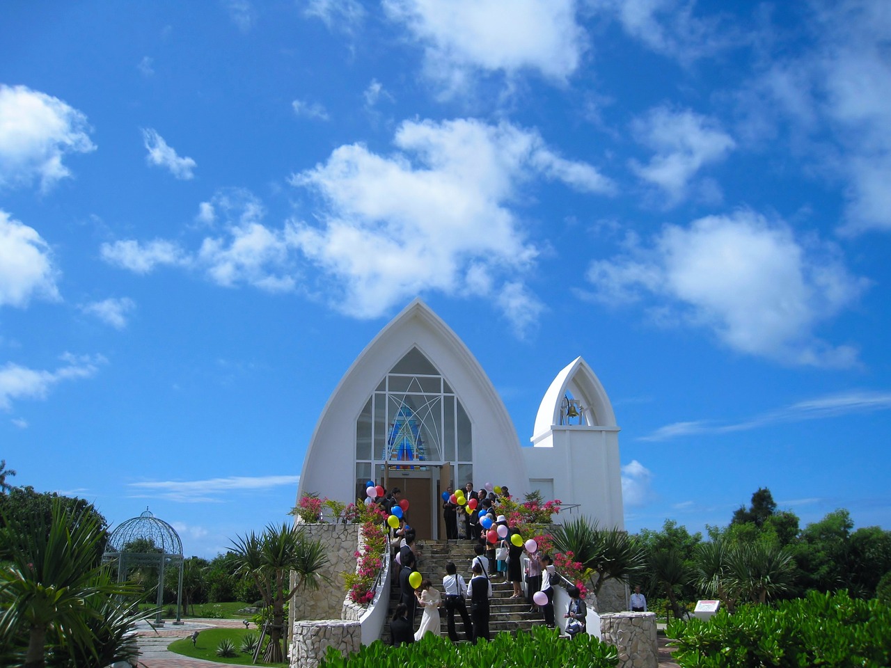 Ishigaki Sala, Bažnyčia, Vestuvės, Balionai, Bugenvilija, Vitražas, Puokštė, Mėlynas Dangus, Debesis, Okinawa