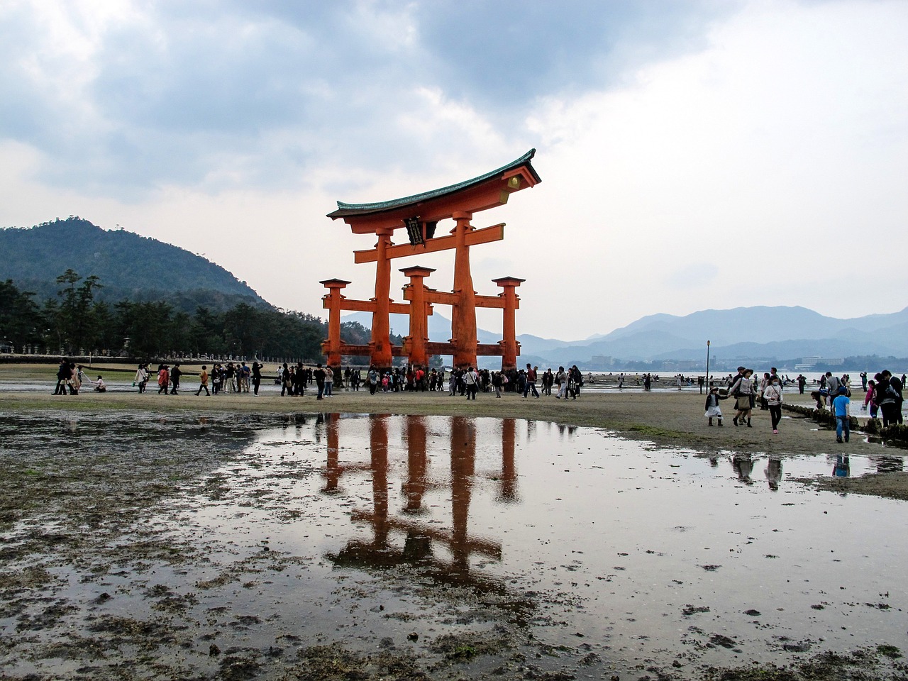 巖 Sala, Šventykla, Herukušimo Šinto Šventovė, Josukušima, Plaukiojanti Torija, Žemas Vanduo, Atoslūgis, Miyajima, Hiroshimo Prefektūra, Japonija