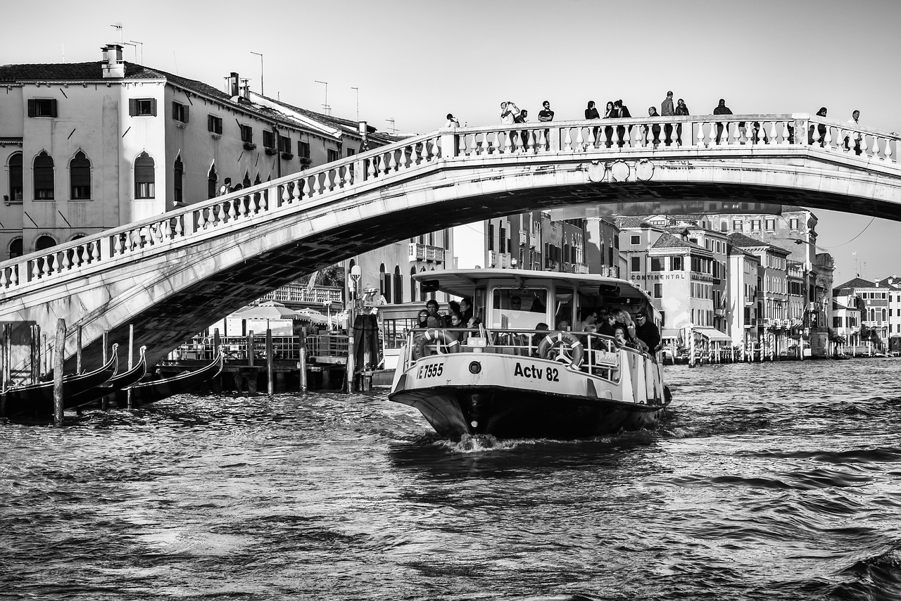 Italy, Venecija, Kanalas, Istoriškai, Gondola, Valtys, Vanduo, Bažnyčia, Pastatas, Tiltas