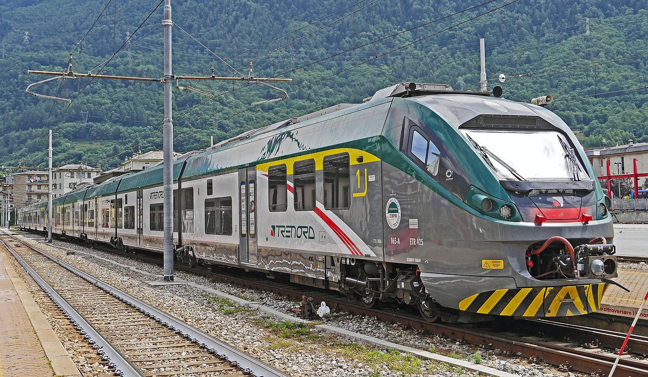 Italy, Geležinkelio Automobiliai, Regioninis Eismas, Lombardija, Tirano, Galutinis Tikslas, Platforma, Fs, Trenitalija, Trenordas