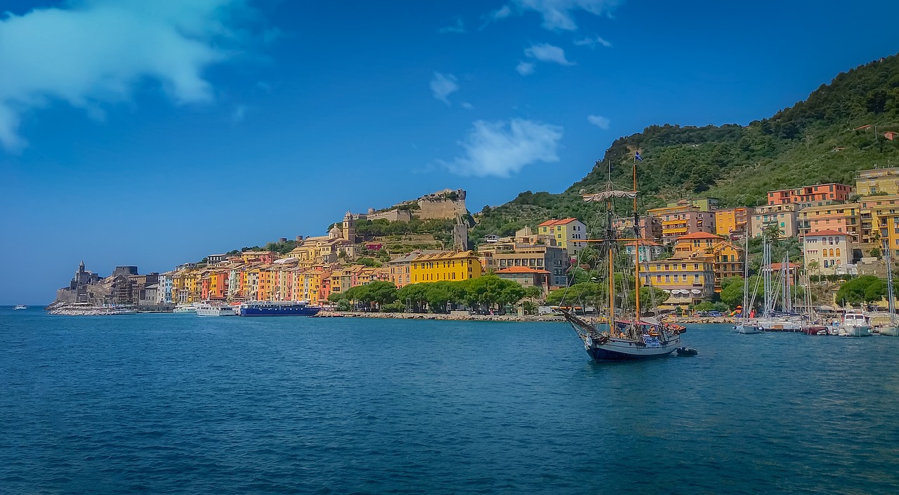 Italy, Jūra, Laivas, Namai, Spalva, Dangus, Spalvingi Namai, Romantika, Cinque Terre, Šventė