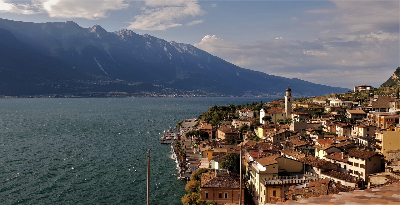 Italija,  Garda,  Limone Sul Garda,  Mėlyna,  Ežeras,  Atostogos,  Statyba,  Kraštovaizdis,  Kalnai,  Pobūdį