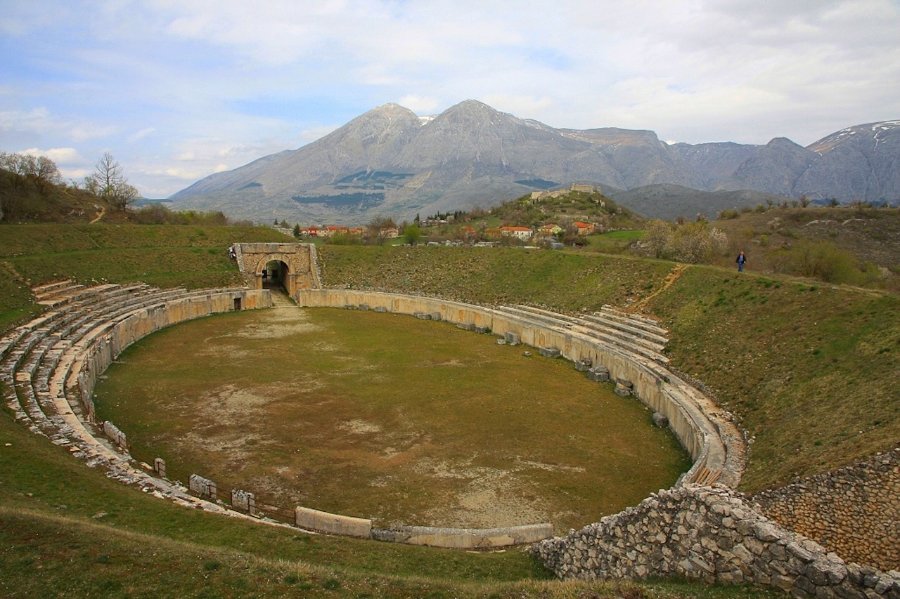 Italy, Griuvėsiai, Arena, Akmuo, Istorinis, Senovės, Orientyras, Teatras, Pagrindai, Kalnai