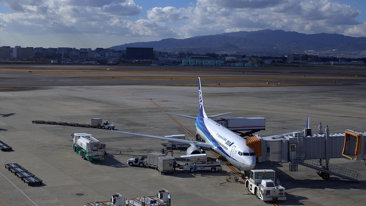 Japonija, Mėlynas Dangus, Osako Oro Uostas, Osaka, Lėktuvas, Visi Nippon Kvėpavimo Takai, Boeing 777, Nemokamos Nuotraukos,  Nemokama Licenzija