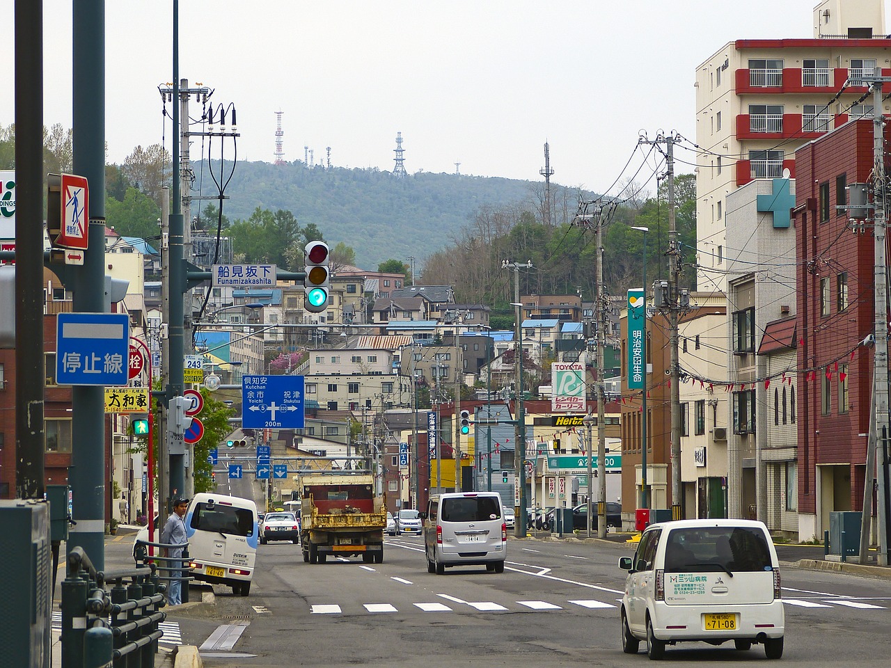 Japonija, Otaru, Kelias, Pastatai, Namai, Automobiliai, Miestas, Judėjimas, Sankryža, Ženklų Lentos