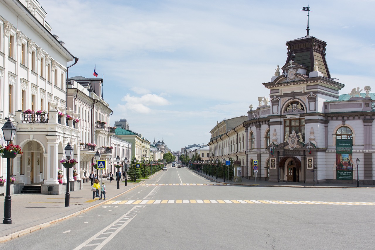 Kazan, Miestas, Gatvė, Pėsčiųjų Takas, Tuščia Gatvė, Namie, Pastatas, Juostos, Miesto Gatvėje, Architektūra