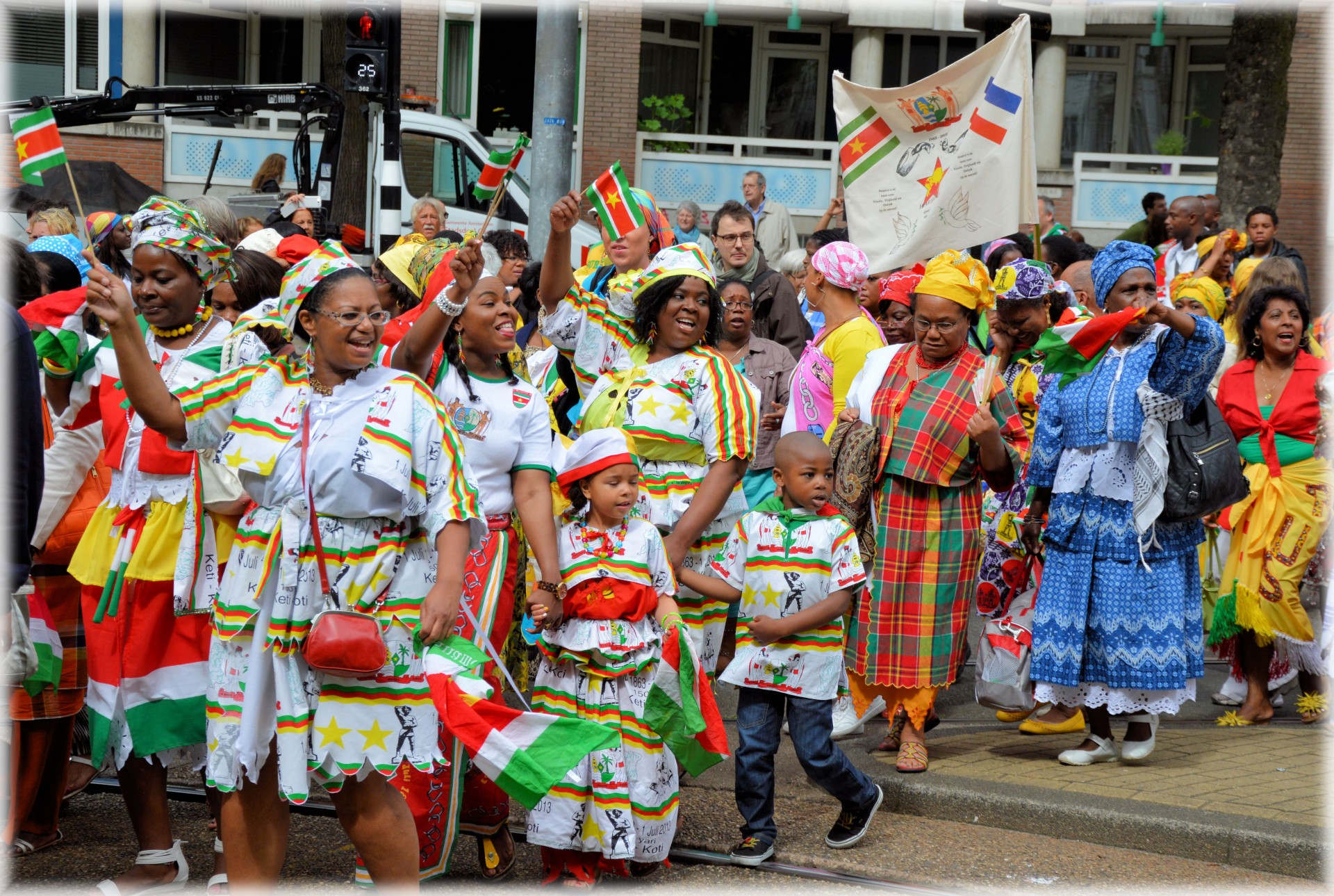 Kotie,  Vergija,  Panaikinimas,  Istorija,  Šventė,  Šventė,  Jubiliejus,  Tradicija,  Pėsčiomis,  Paramaribo