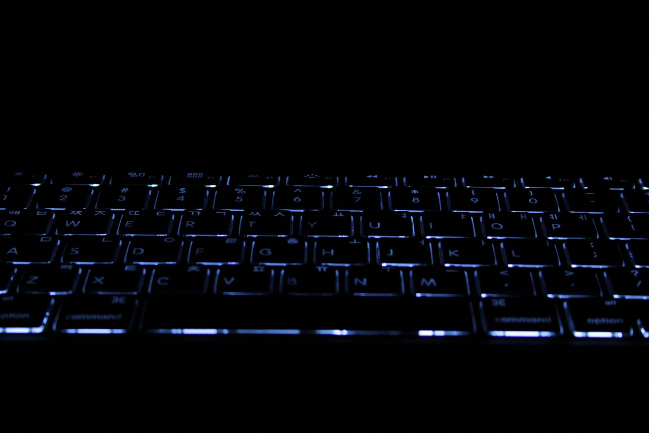 Klaviatūra, Nešiojamas Kompiuteris, Nešiojamojo Kompiuterio, Macbook Pro, Apšvietimas, Nemokamos Nuotraukos,  Nemokama Licenzija