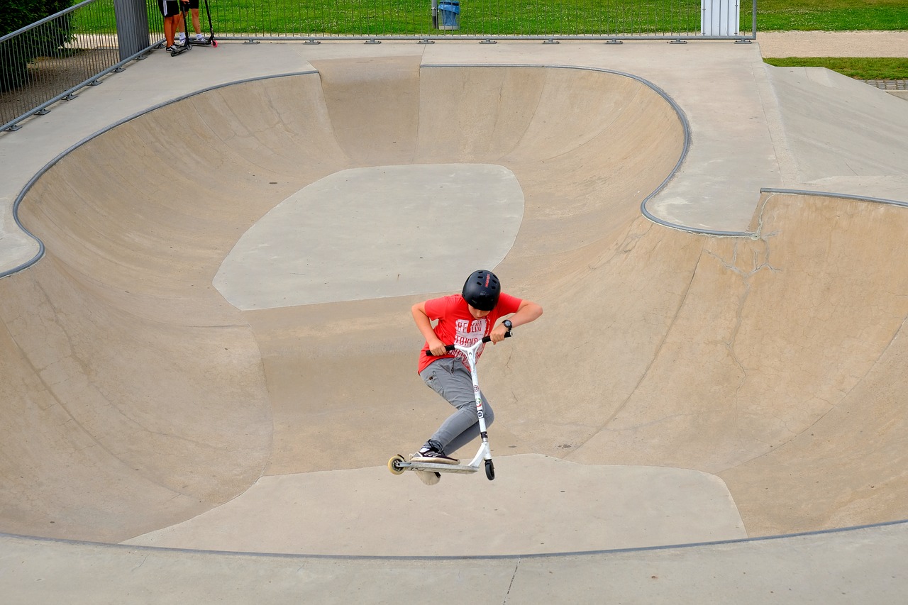 Kickboard, Triukas, Čiuožėjas, Volas, Roll, Vairuoti, Berniukas, Sportiškas, Lenta, Linksma