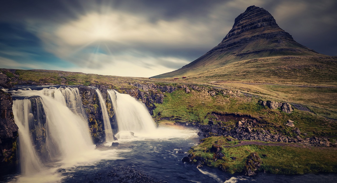 Kirkjufell,  Islandija,  Krioklys,  Grundarfjörður,  Dramatiškas,  Dangus,  Saulė,  Saulės Spinduliai,  Pobūdį,  Debesys