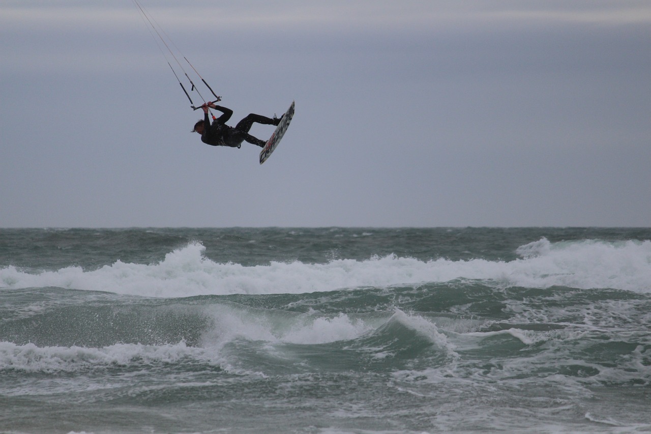 Aitvaras, Kiting, Sportas, Kilti, Banga, Vyras, Žmogus, Sportiškas, Jūra, Nemokamos Nuotraukos