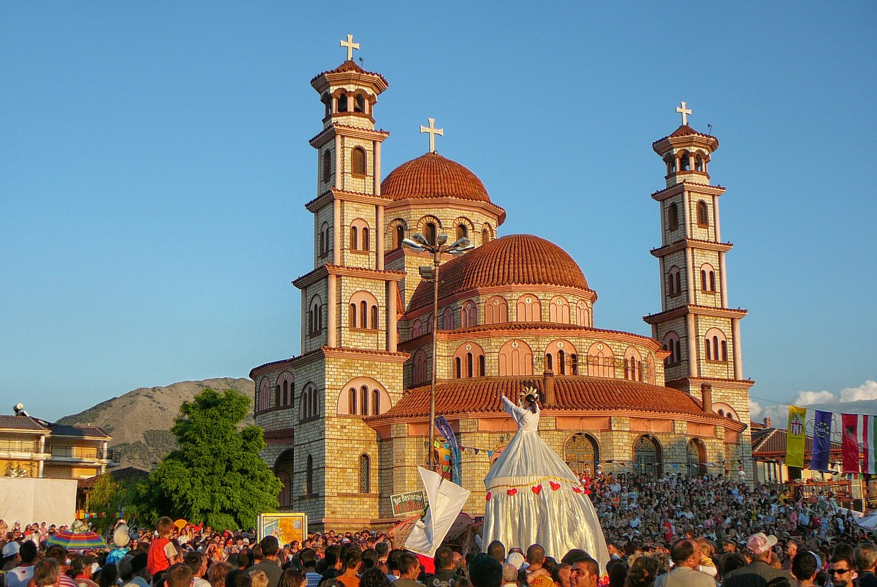 Korce, Albania, Miestas, Pastatai, Bažnyčia, Bokštas, Architektūra, Žmonės, Festivalis, Šventė