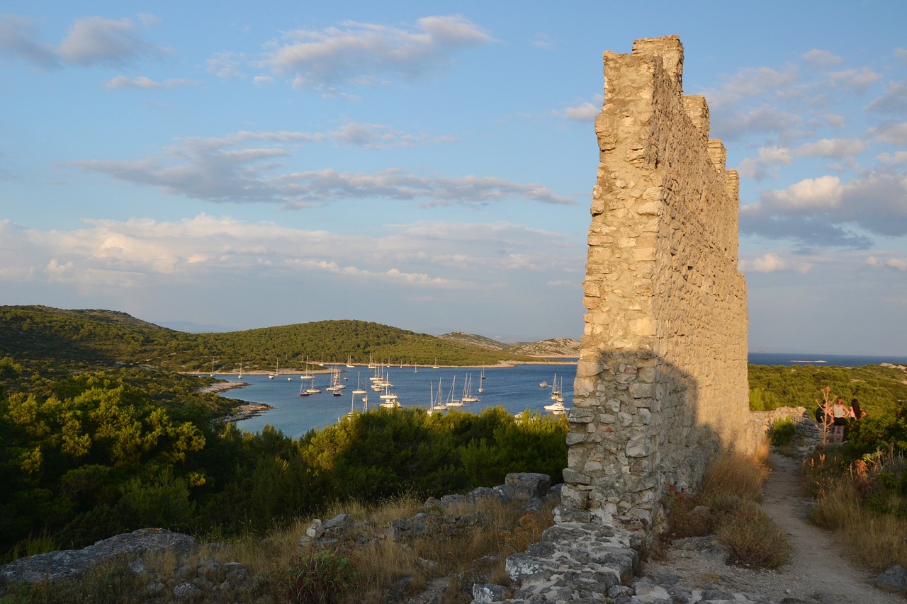 Kornati Salos, Zirje, Kroatija, Dalmatija, Byzantine Tvirtovė, Sugadinti, Gradina, Kranto, Adrijos Jūra, Jūra