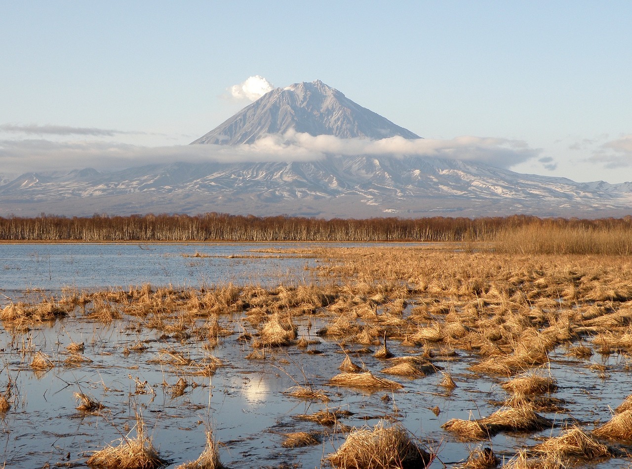 Koryakskio Vulkanas, Kamchatka, Ruduo, Sniegas, Auksinė Žolė, Kraštovaizdis, Gamta, Kritimo Spalvos, Ežeras, Snieginiai Kalnai