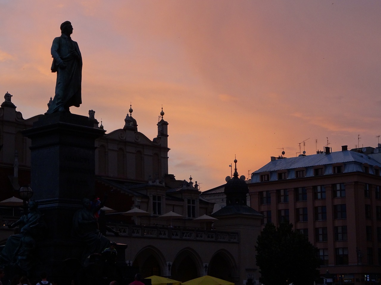 Kraków, Lenkija, Saulėlydis, Parduotuvė, Paminklas, Drabužių Salonas Sukiennice, Kelionė, Atostogos, Nemokamos Nuotraukos,  Nemokama Licenzija