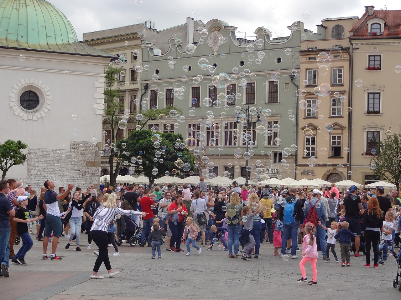 Krakow, Balionas, Pramogos, Kvadratas, Gatvės Menininkas, Vaikas, Lauke, Laisvė, Vaikai, Laimė