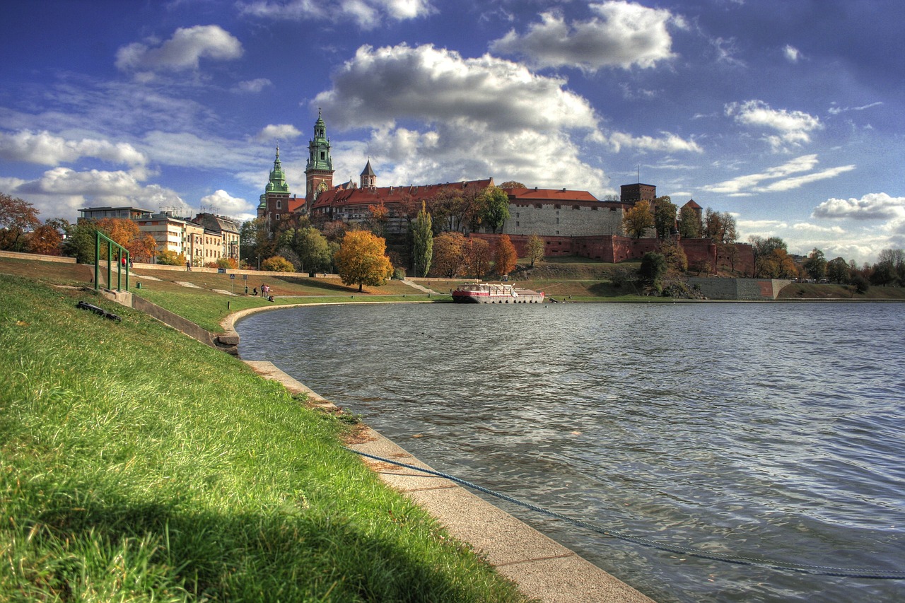 Krakow, Lenkija, Vaizdingas, Dangus, Debesys, Žolė, Kranto Linija, Hdr, Bažnyčia, Pastatai