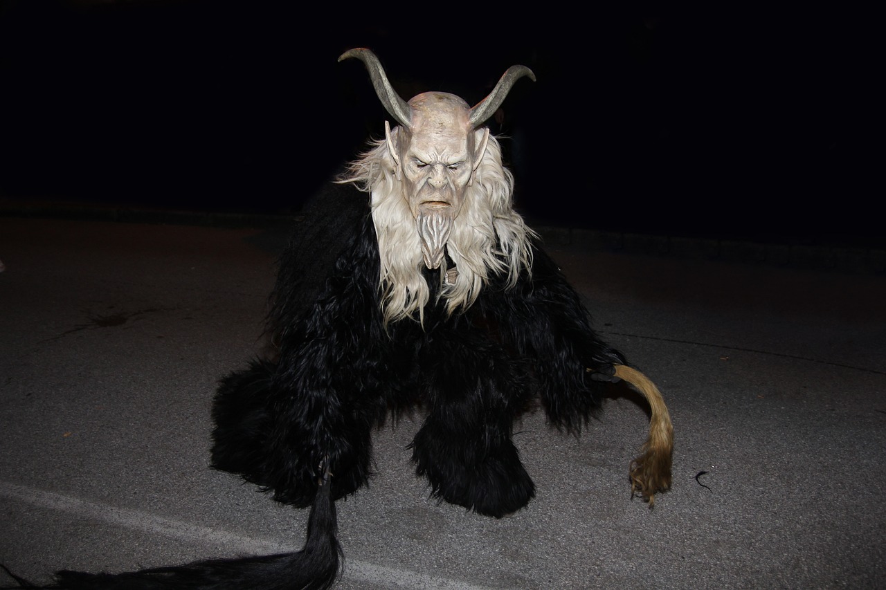 Krampus, Adventas, Creepy, Muitinės, Kaukė, Medinė Kaukė, Kalėdų Laikas, Keista, Velnias, Prietaringas