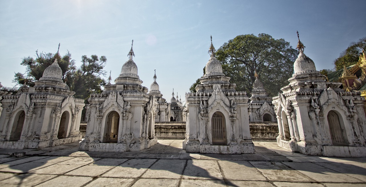 Kuthodaw, Pagoda, Mandalay, Mianmaras, Vienuolynas, Meldžiasi, Buda, Budizmas, Budistinis, Asean