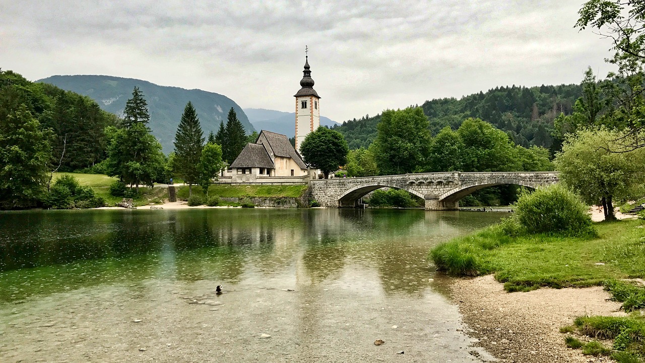 Ežeras, Slovenia, Kalnai, Bažnyčia, Apmąstymai, Kraštovaizdis, Bohinj, Vanduo, Gamta, Medžiai