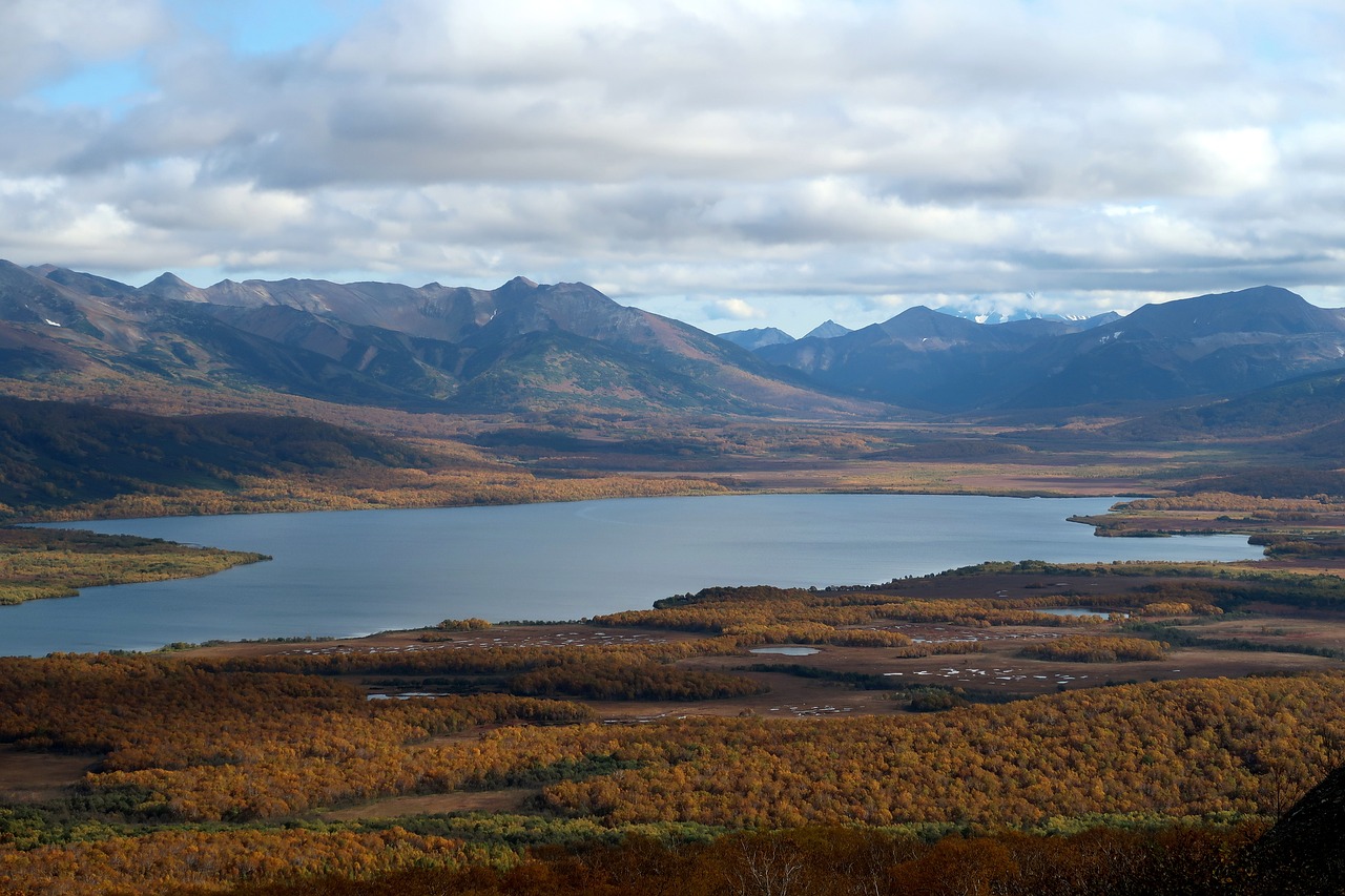 Ežeras, Ruduo, Kalnai, Nachikinskoe Ežeras, Kamchatka, Tundra, Pelkė, Miškas, Aukso Ruduo, Rudens Miškas