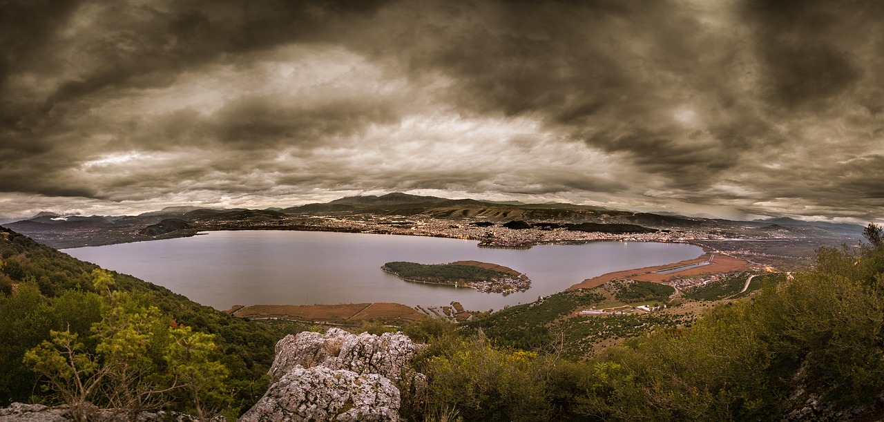 Ežeras, Miestas, Sala, Debesys, Gamta, Kalnai, Ioannina, Kraštovaizdis, Graikija, Vanduo