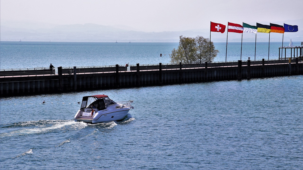 Ežeras,  Bodensee,  Vėliava,  Vėjo,  Papludimys,  Prieplauka,  Vandens,  Peržiūrėti,  Mėlyna,  Monolitinis Dalis Vandenyse