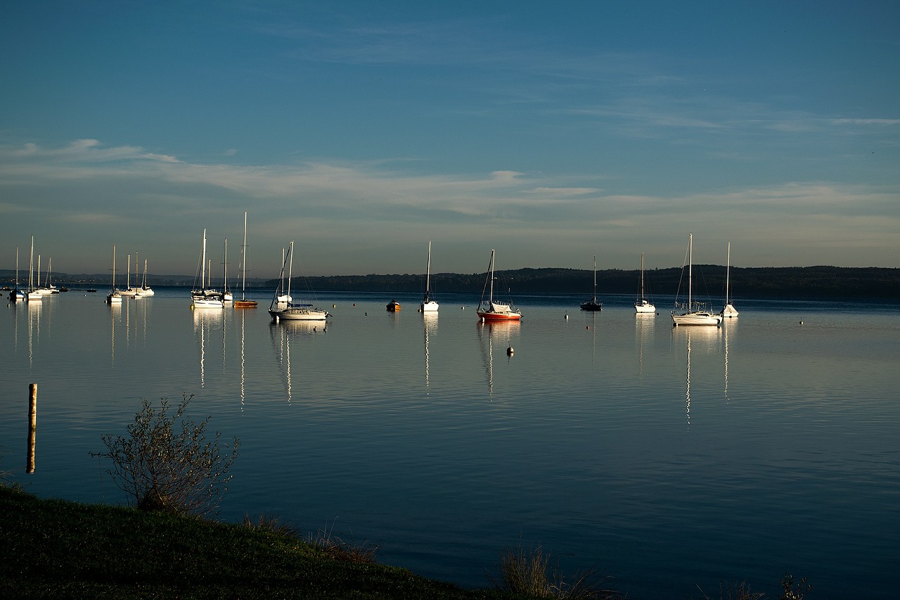 Ežeras, Vanduo, Bavarija, Gamta, Mėlynas, Veidrodis, Burlaiviai, Ammersee Bayern, Valtys, Nemokamos Nuotraukos