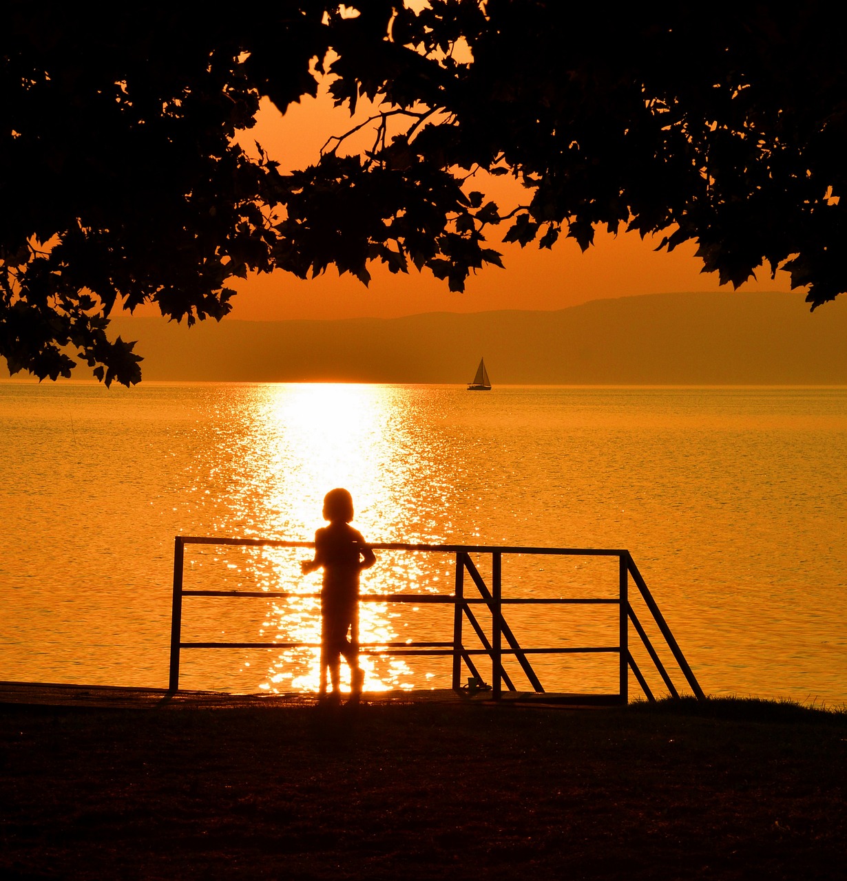 Balaton Ežeras, Vakare, Saulėlydis, Maža Mergaitė, Dusk, Mediena, Nemokamos Nuotraukos,  Nemokama Licenzija