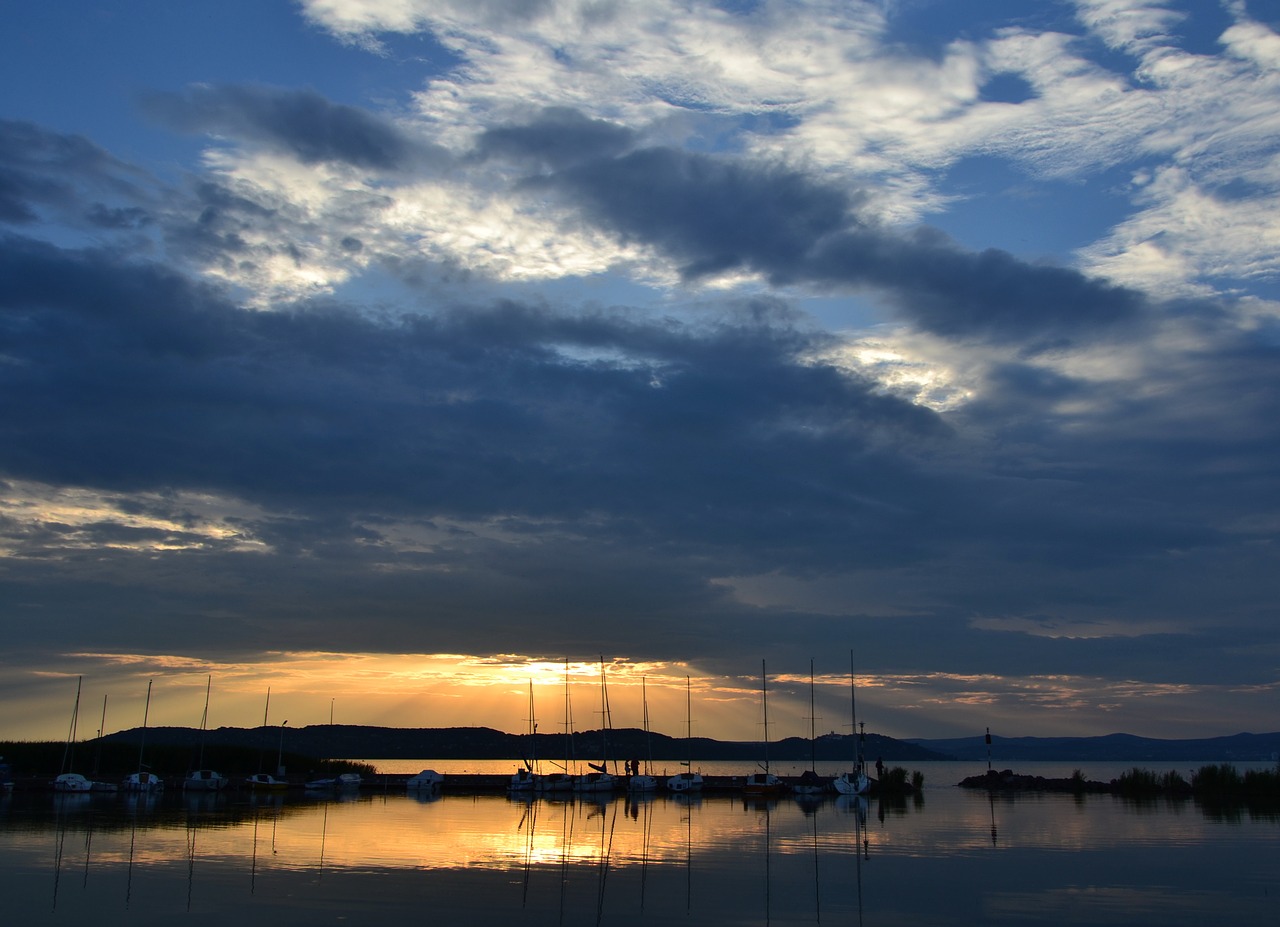 Balaton Ežeras, Zamárdi, Saulėlydis, Debesis, Buriavimas, Uostas, Dalis, Mėlynas, Geltona, Nemokamos Nuotraukos