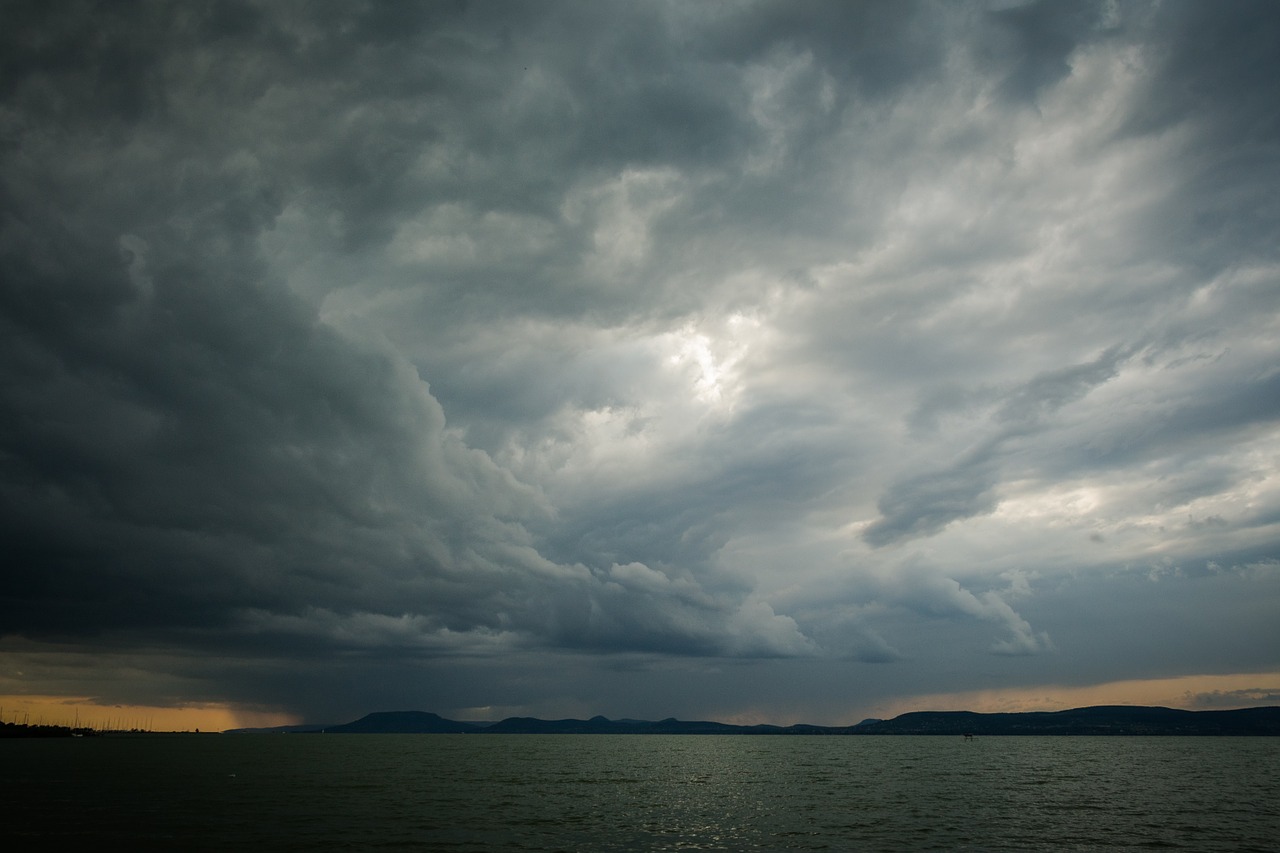 Balaton Ežeras,  Ežeras,  Vanduo,  Kraštovaizdis,  Vasara,  Debesys,  Vengrija,  Nuotaika,  Surinkimo Audra,  Siauras