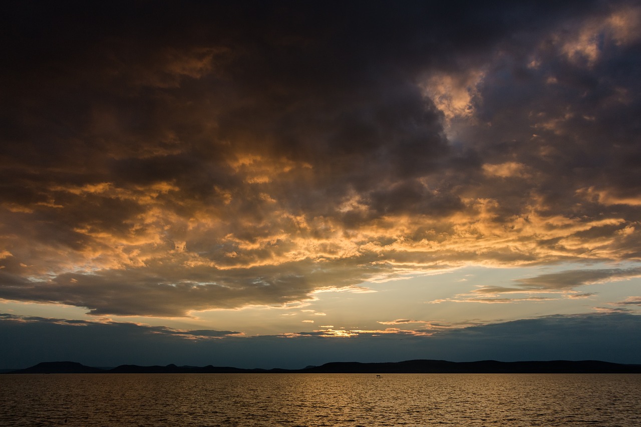 Balaton Ežeras, Ežeras, Vanduo, Kraštovaizdis, Vasara, Debesys, Vengrija, Nuotaika, Surinkimo Audra, Saldus