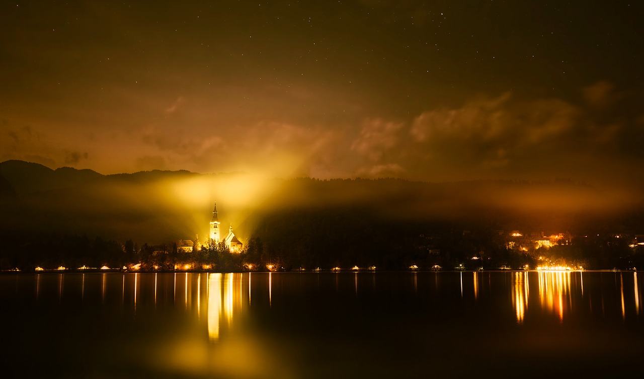 Ežeras Bledas, Slovenia, Kelionė, Turizmas, Kalnai, Miestas, Miestas, Miškas, Medžiai, Miškai