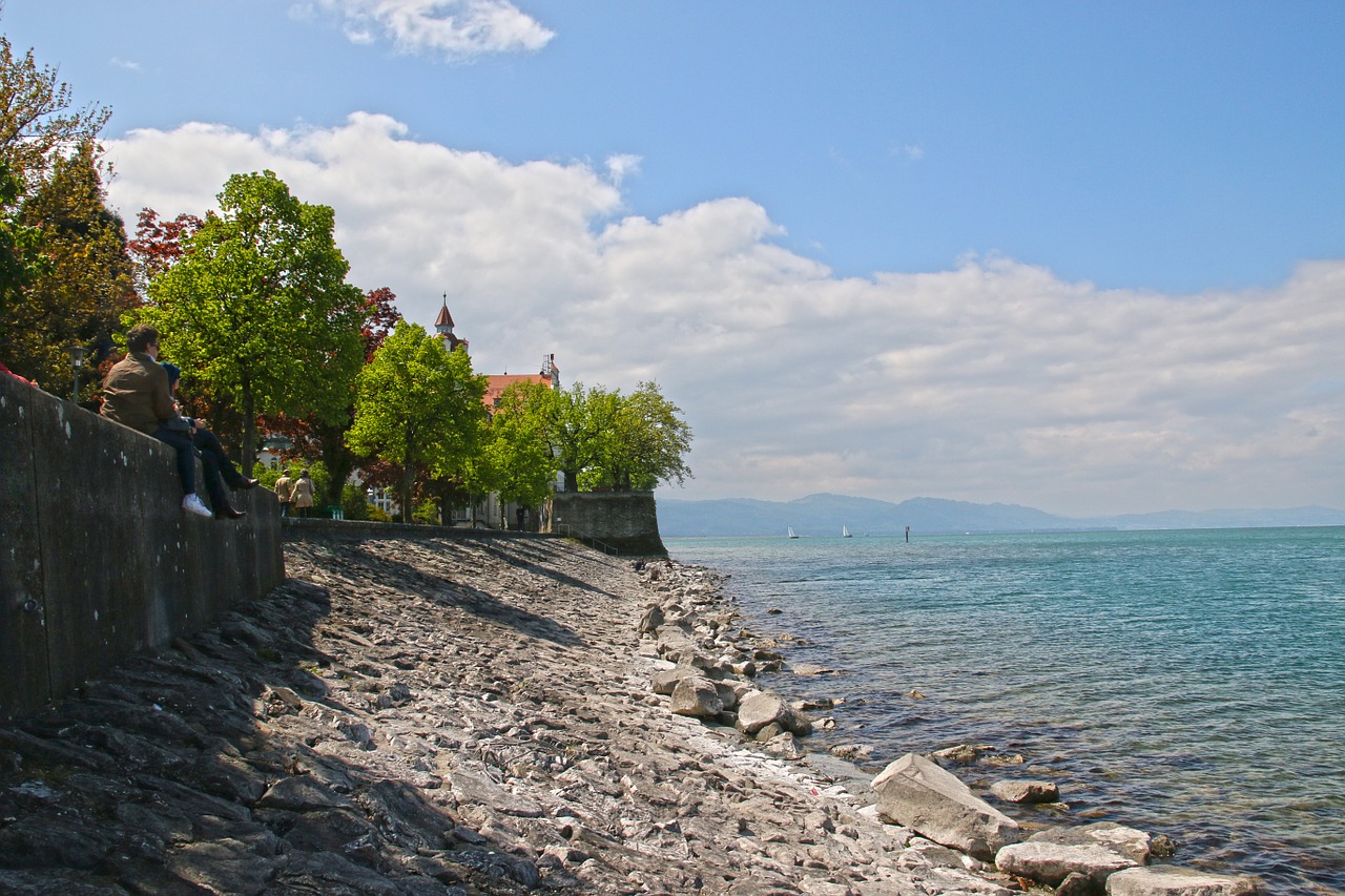 Ežero Konstanta, Lindau, Bankas, Siena, Ežeras, Vanduo, Pavasaris, Debesys, Dangus, Mėlynas