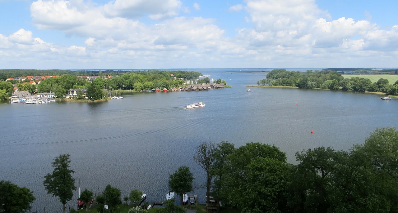 Ežero Rajonas, Vanduo, Müritzsee, Röbel, Mecklenburg West Pomerania, Šventė, Laivai, Laivyba, Vaizdas, Dangus