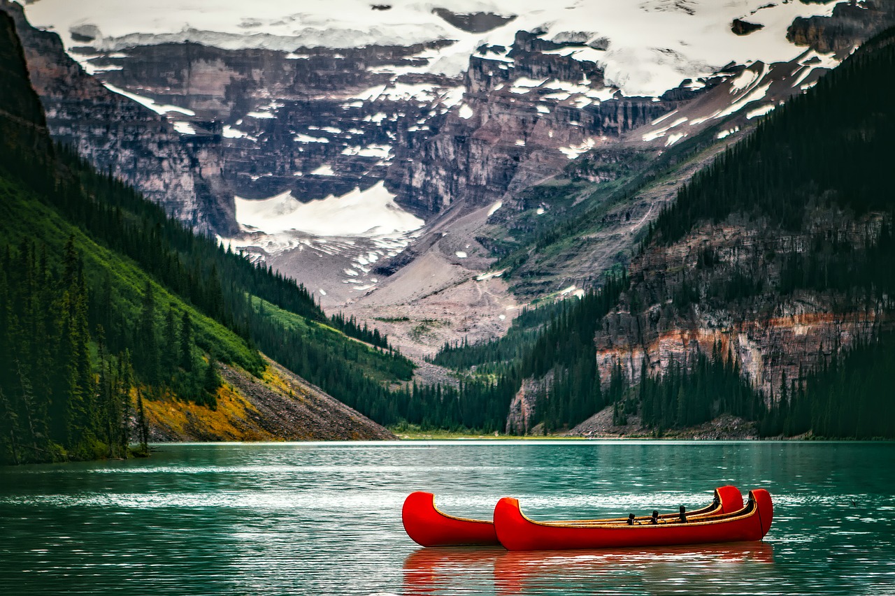 Ežero Louise, Kanada, Kraštovaizdis, Kalnai, Sniegas, Kanojos, Valtys, Apmąstymai, Miškas, Medžiai