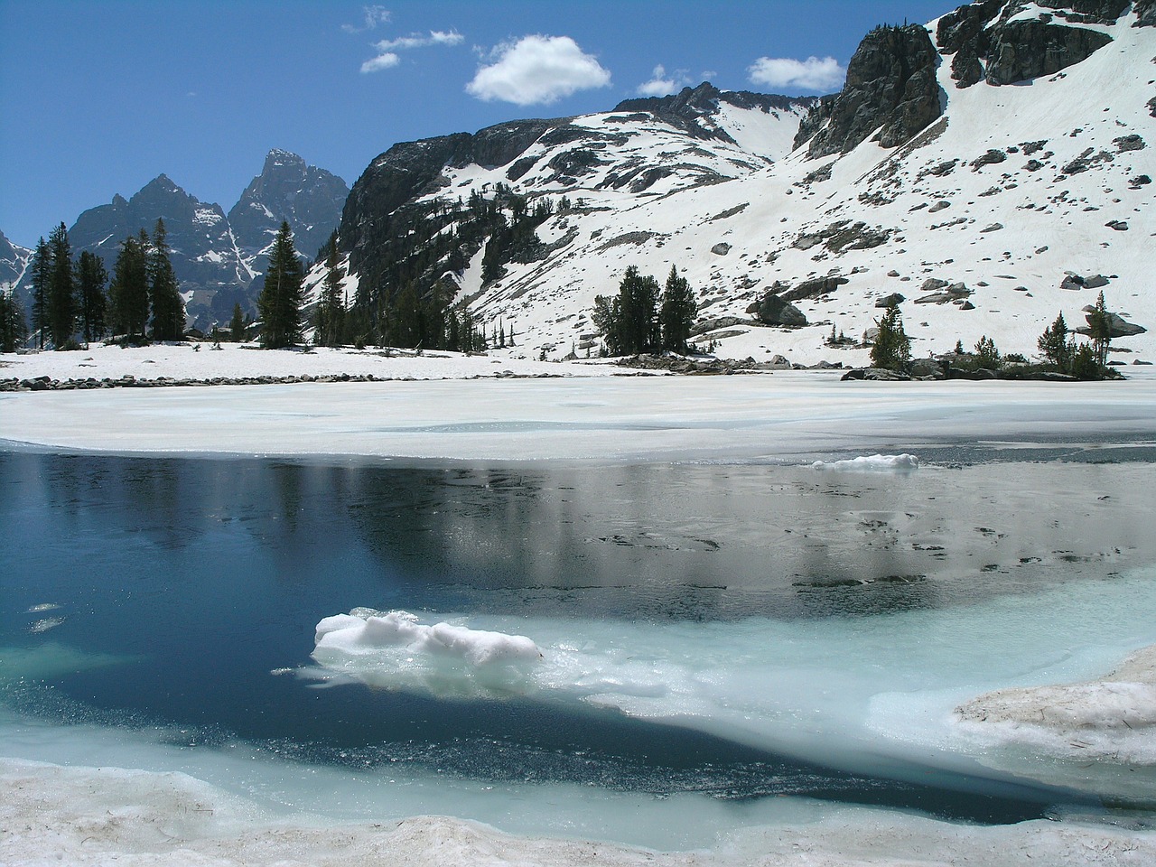 Ežero Vienatvė, Grand Teton Nacionalinis Parkas, Vajomingas, Žiema, Sniegas, Ledas, Apmąstymai, Kalnai, Orientyras, Gamta