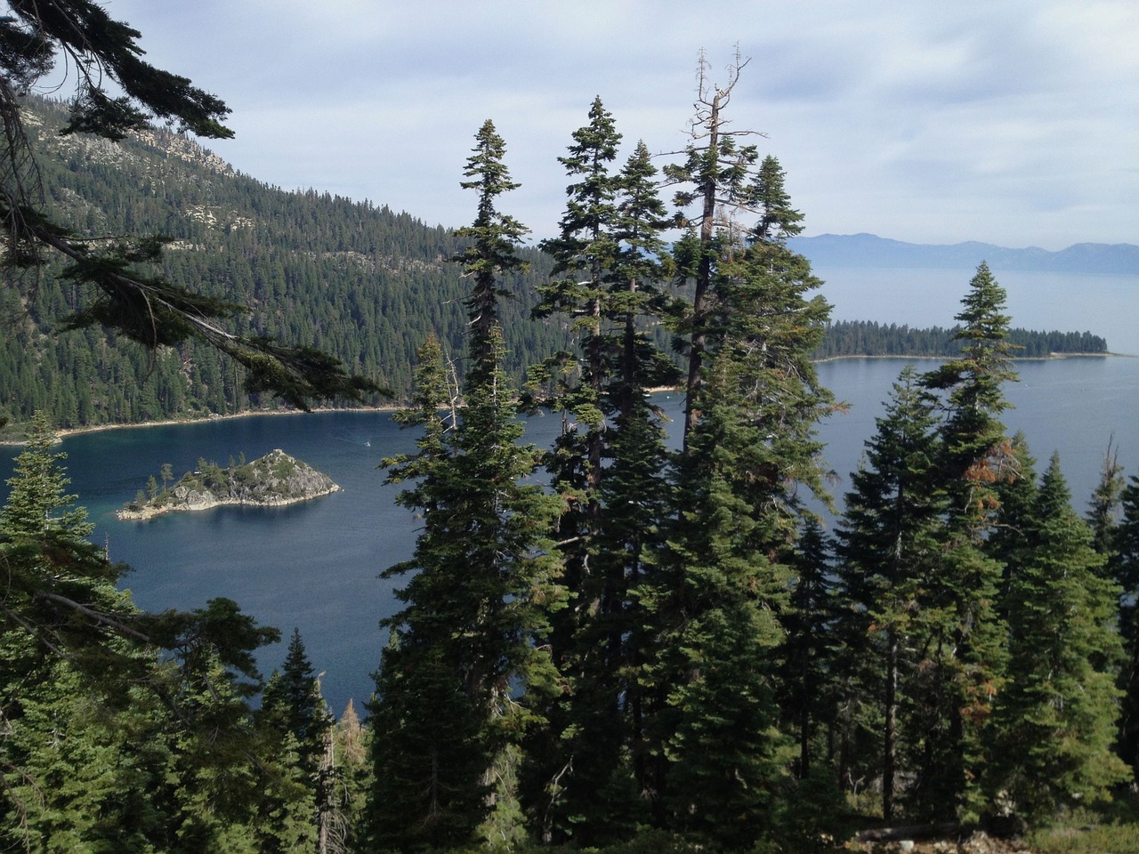 Ežeras Tahoe, Smaragdo Įlanka, Vanduo, Kalifornija, Sala, Gamta, Mėlynas, Kalnas, Kelionė, Atostogos