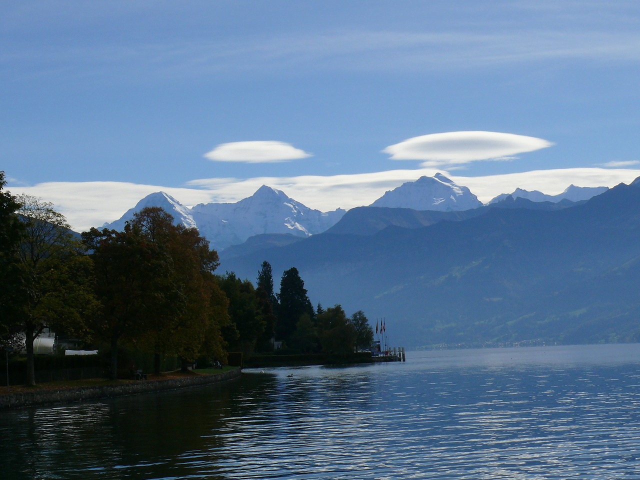 Ežeras Thun, Thun, Šveicarija, Ufos Iš Mintyse, Nemokamos Nuotraukos,  Nemokama Licenzija